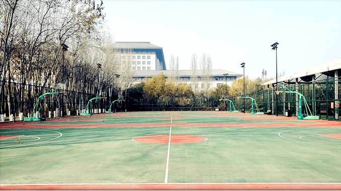 室外篮球场